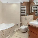 Apartament Close To The By Renters