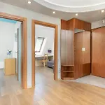 Close To The By Renters Apartament *