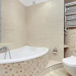 Apartament Close To The By Renters