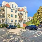 Apartament Close To The By Renters