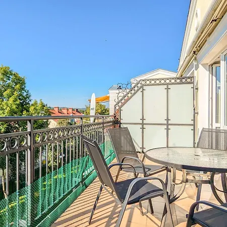 Close To The By Renters 아파트